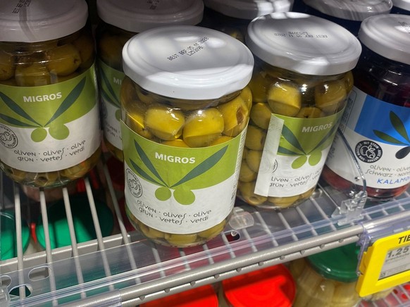 Migros au lieu de M-Budget: Les ventes d'olives en bocaux ont considérablement augmenté depuis le changement de marque.