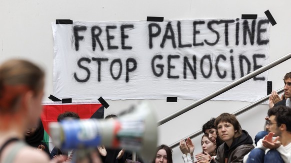 Pro-Palestinian students occupy the principal hall of the Uni-Mail building of the University of Geneva (UNIGE), in Geneva, Switzerland, Tuesday, May 7, 2024. (KEYSTONE/Salvatore Di Nolfi)