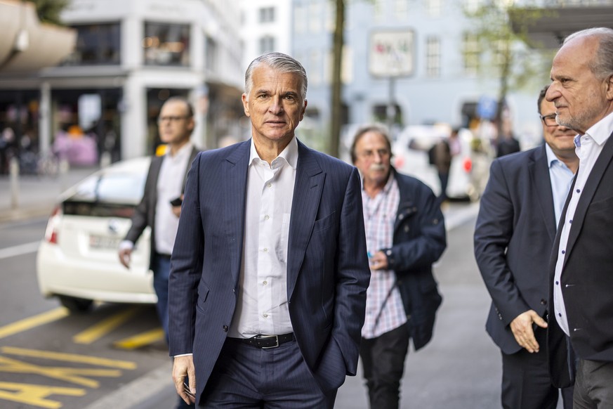 Sergio P. Ermotti, Group Chief Executive Officer of Swiss bank UBS, left, arrives next to Filippo Leutenegger, President FDP Canton Zurich, right, for a delegates&#039; meeting of the FDP party of the ...