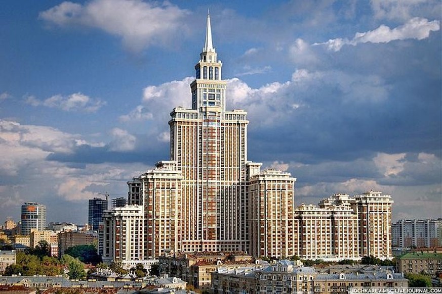 Dmitry Zelenov est à la base de la construction du Triumph Palace, 254 mètres de haut, qui fut pendant un temps la plus grande tour résidentielle d'Europe.