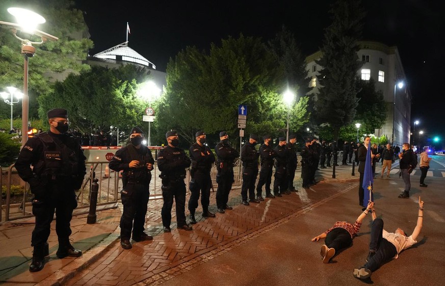 Pologne loi médias manifestations