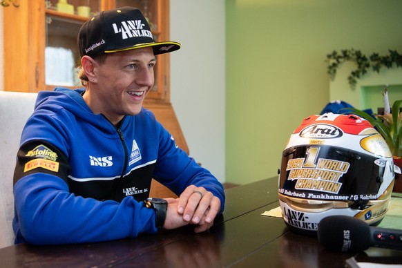 Dominique Aegerter, Schweizer Motorradrennfahrer spricht waehrend einem Interviewtermin, am Montag, 1. November 2021, in Rohrbach im Emmental. Aegerter ist amtiernder Supersport-Weltmeister 2021. (KEY ...