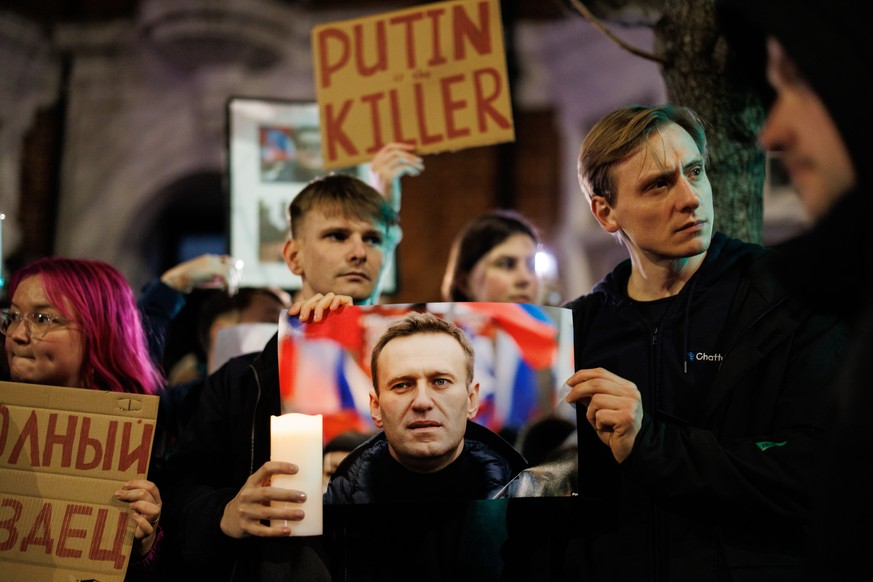 epa11159372 People gather to mourn the late Russian opposition leader Alexei Navalny outside the Russian Embassy in London, Britain, 16 February 2024. Russian opposition leader and outspoken Kremlin c ...