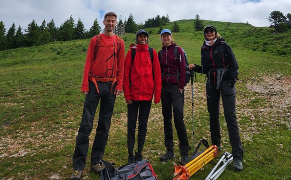 Le «J1» détrône le Crêt de la Neige pour le titre de toit du Jura grâce à une équipe de l&#039;Unil: György Hetényi, Ariane Maharaj, Anne-Marie Chagros et Kim Lemke.