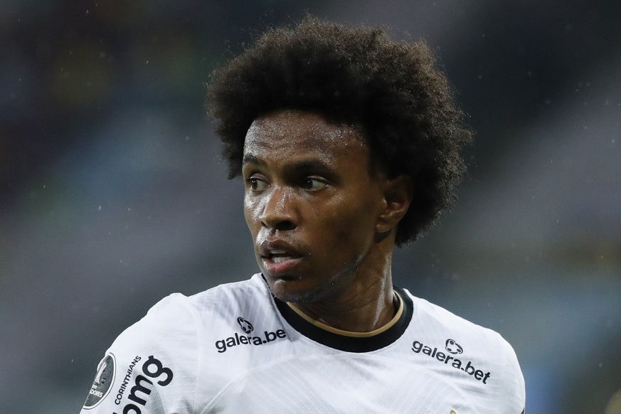 Willian of Brazil&#039;s Corinthians looks on during a Copa Libertadores quarter-final second leg soccer match against Brazil&#039;s Flamengo at Maracana stadium in Rio de Janeiro, Brazil, Tuesday, Au ...