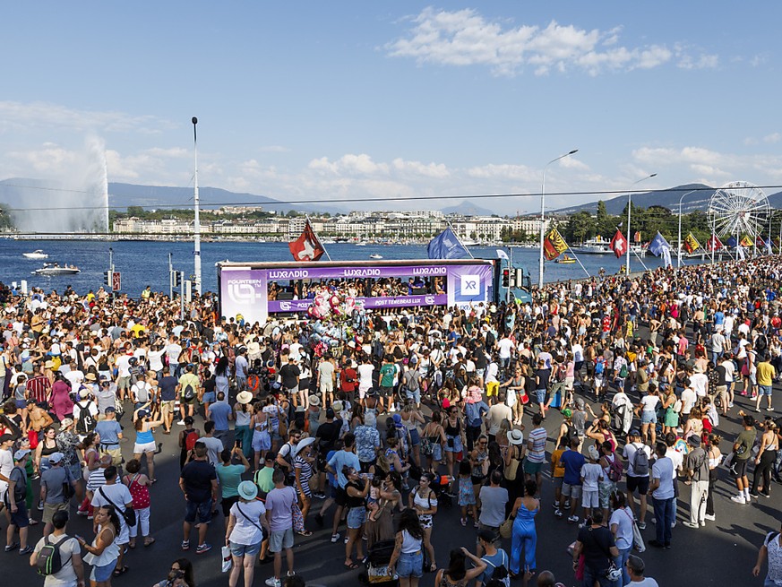 La Lake Parade fera vibrer la rade de Genève les 20 et 21 juillet. Au programme: le cortège des Lake Mobiles le samedi après-midi suivi de la soirée Lake Sensation et une after Lake le dimanche après- ...