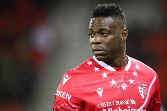 L&#039;attaquant valaisan Mario Balotelli lors de la rencontre de football de Super League entre FC Sion et FC St.Gallen 1879 ce samedi 25 fevrier 2023 au stade de Tourbillon a Sion. (KEYSTONE/Laurent ...