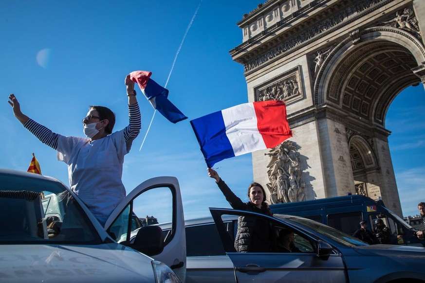 Les opposants au pass vaccinal (ici, le «convoi de la liberté», le 12 février 2022) peuvent se réjouir: le certificat ne sera plus obligatoire dans la plupart des lieux publics à partir de lundi.