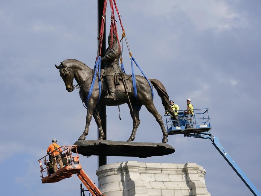Crews work to remove one of the country&#039;s largest remaining monuments to the Confederacy, a towering statue of Confederate General Robert E. Lee on Monument Avenue, Wednesday, Sept. 8, 2021, in R ...