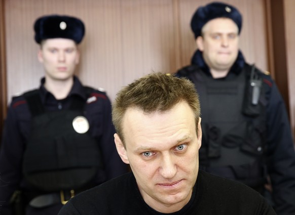 Navalny assiste à une audience au tribunal de la ville de Moscou, à Moscou, Russie, le 30 mars 2017.