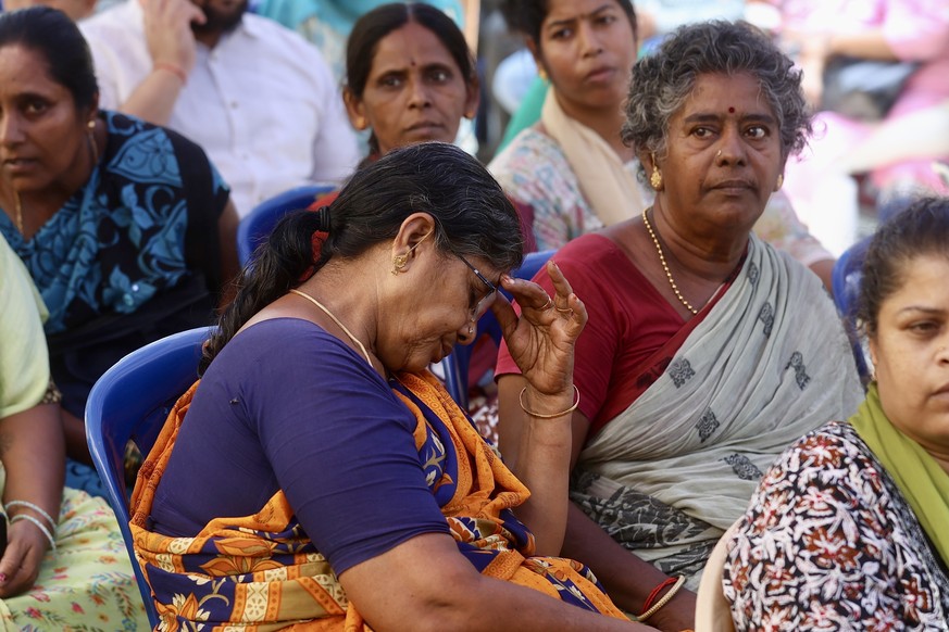 epa12051381 Family members attend the funeral of Bharath Bhushan, who was killed in a deadly attack in Indian-administered Kashmir on 22 April 2025, at his residence in Bangalore, India, 24 April 2025 ...
