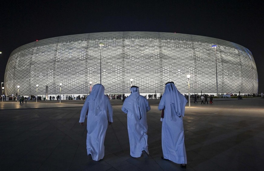 epa09643610 Supporters of Qatar arrive at Al Thumama Stadium before the FIFA Arab Cup 2021 semi final soccer match between Qatar and Algeria in Doha, Qatar, 15 December 2021 EPA/NOUSHAD THEKKAYIL