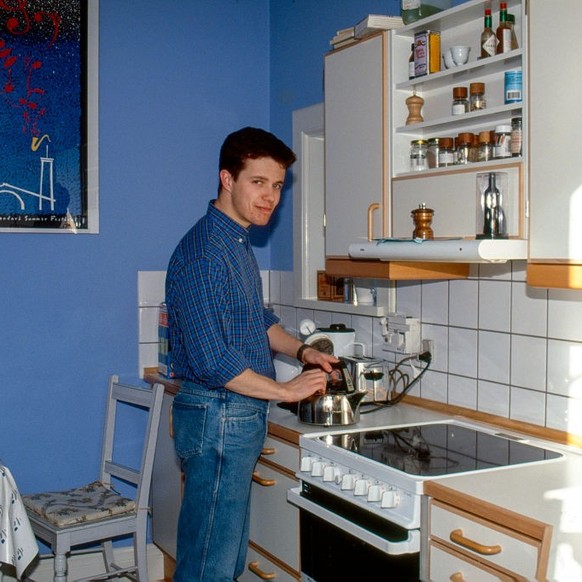 AARHUS, DENMARK - APRIL 25: Crown Prince Frederik of Denmark studies at Marselisborg Palace on April 25, 1991 in Aarhus, Denmark.
(Photo by Luc Castel/GettyImages)