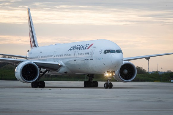 epa10591813 A Boeing 777 of Air France carrying evacuates from Sudan lands at Roissy CDG airport, near Paris, France, 26 April 2023. Some 245 passengers, mostly French and European nationals, that wer ...