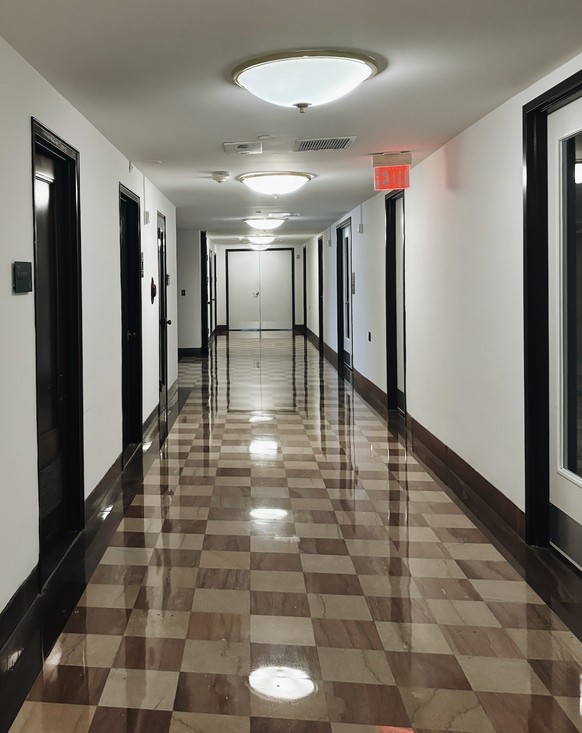 Un corridor du 13e étage de l'Alfred DuPont Building, désormais occupé par un cabinet juridique.