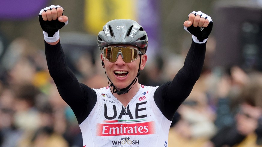 epa10555571 Slovenia&#039;s Tadej Pogacar of UAE Team Emirates celebrates as he crosses the finish line to win the Ronde van Vlaanderen (Tour of Flanders) cycling race from Bruges to Oudenaarde, in Ou ...