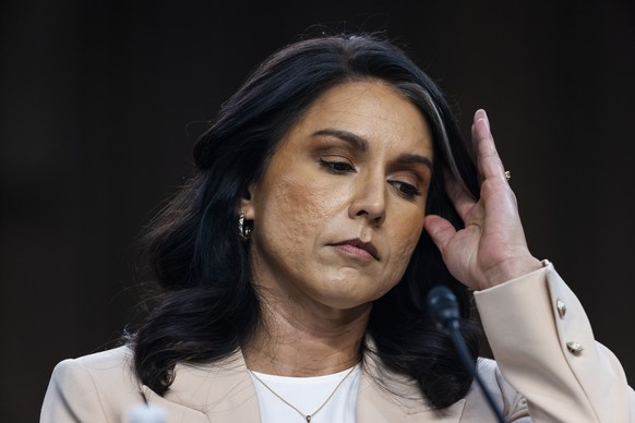 epa12985050 (FILE) - US Director of National Intelligence Tulsi Gabbard prepares to testify before a Senate (Select) Intelligence Committee hearing on 'worldwide threats' in the Dirksen Sena ...