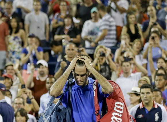 Roger Federer, of Switzerland, walks off the court after losing to Tommy Robredo, of Spain, during the fourth round of the 2013 U.S. Open tennis tournament, Monday, Sept. 2, 2013, in New York. (KEYSTO ...
