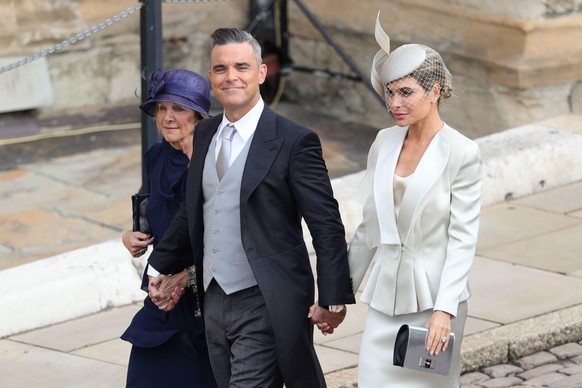 La mère d'Ayda, Robbie et Ayda assistent à un mariage royal en 2018.