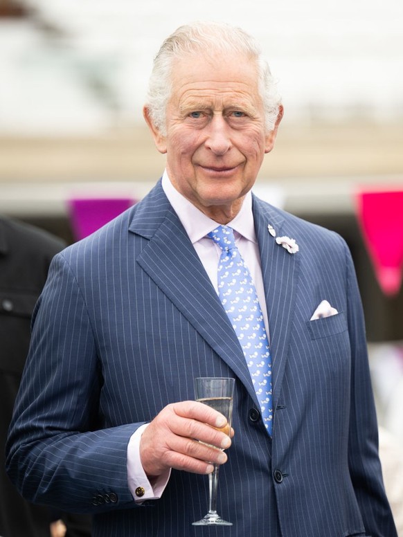 LONDON, ENGLAND - JUNE 05: Prince Charles, Prince of Wales holds a glass of champagne at the Big Jubilee Lunch At The Oval on June 05, 2022 in London, England. The Platinum Jubilee of Elizabeth II is  ...