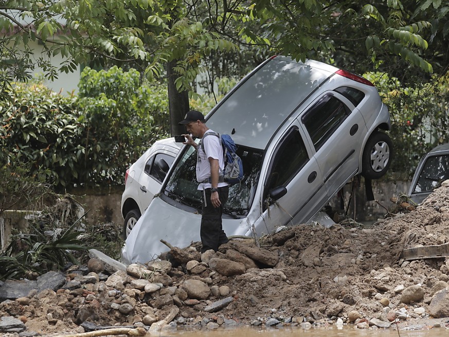 La ville de Petropolis avait été balayée le 15 février par sa pire tempête enregistrée depuis 1932, qui avait provoqué des glissements de terrain et des inondations dans des quartiers populaires bâtis ...