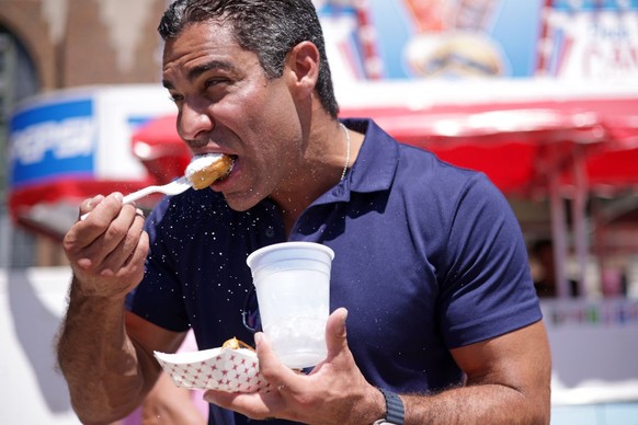 DES MOINES, IOWA - AUGUST 11: Miami Mayor Francis Suarez eats a deep-fried Oreo cookie at the Iowa State Fair on August 11, 2023 in Des Moines, Iowa. Republican and Democratic presidential hopefuls, i ...