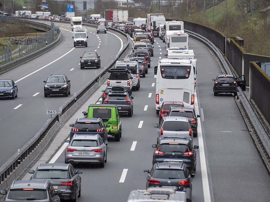 Les automobilistes devaient patienter au portail nord du tunnel du Gothard samedi (Archives).
