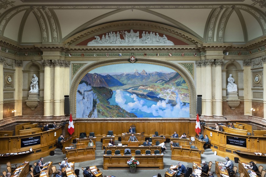 Nationalraete debattieren waehrend der Debatte um das Mehrwertsteuergesetz, waehrend der Sondersession des Nationalrats, am Dienstag, 10. Mai 2022 im Nationalrat in Bern. (KEYSTONE/Peter Klaunzer)