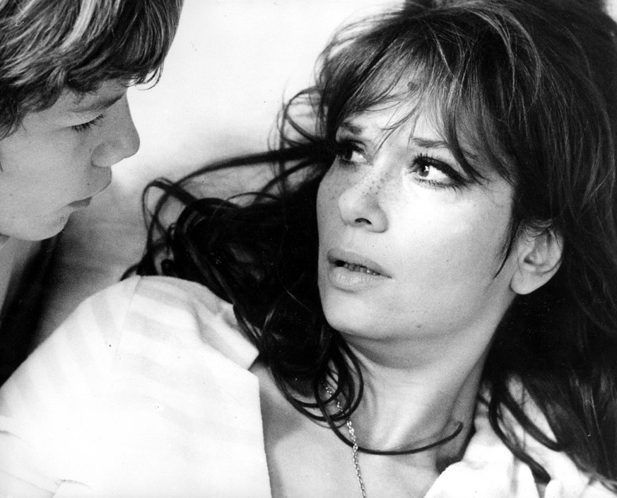 LA SOUFFLE AU COEUR BENOIT FERREUX, LEA MASSARI Date: 1971. Strictly editorial use only in conjunction with the promotion of the film. Credit line mandatory. This image is copyright of the film compan ...