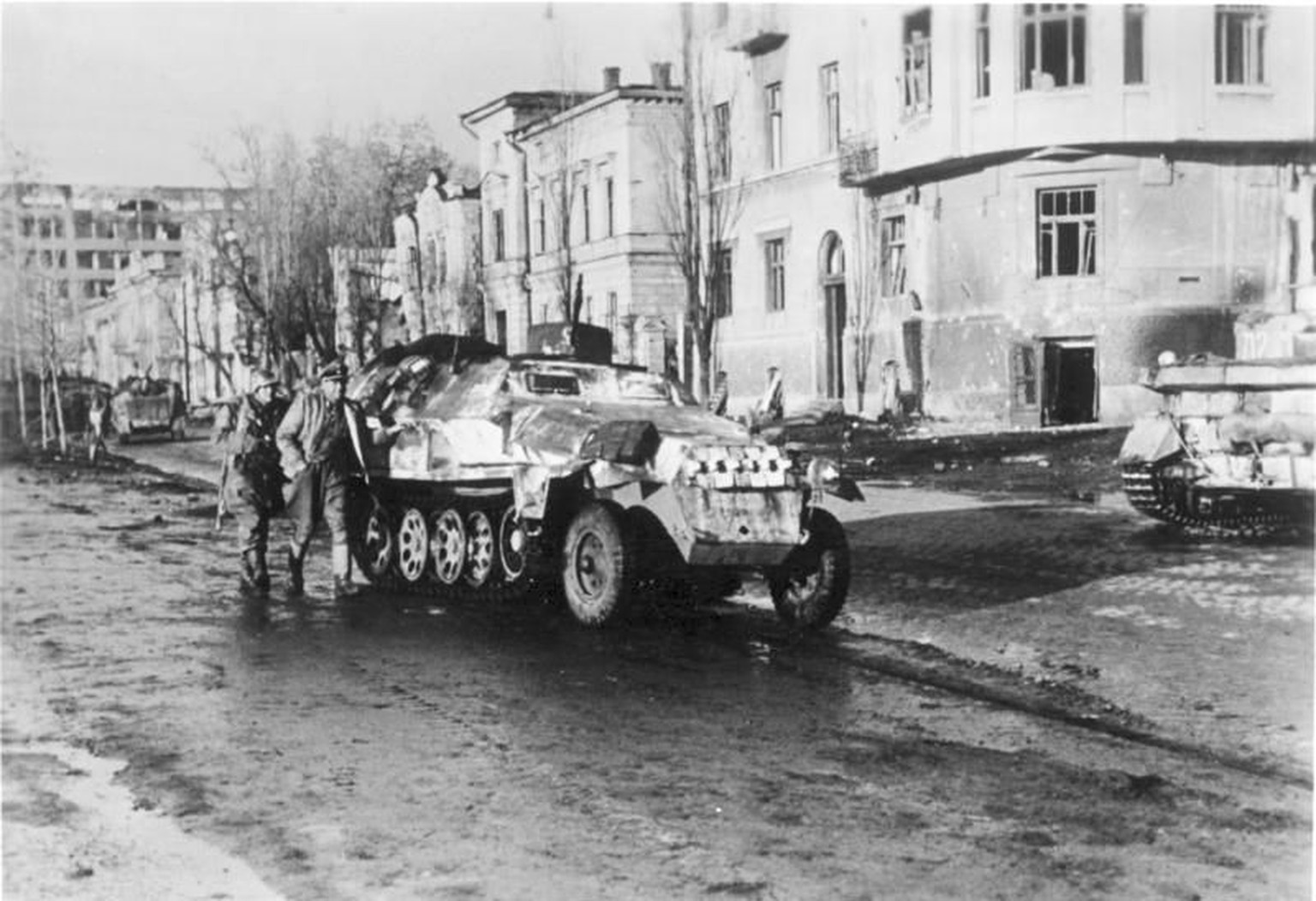 Deutsche SS-Truppen in Charkow, März 1943.