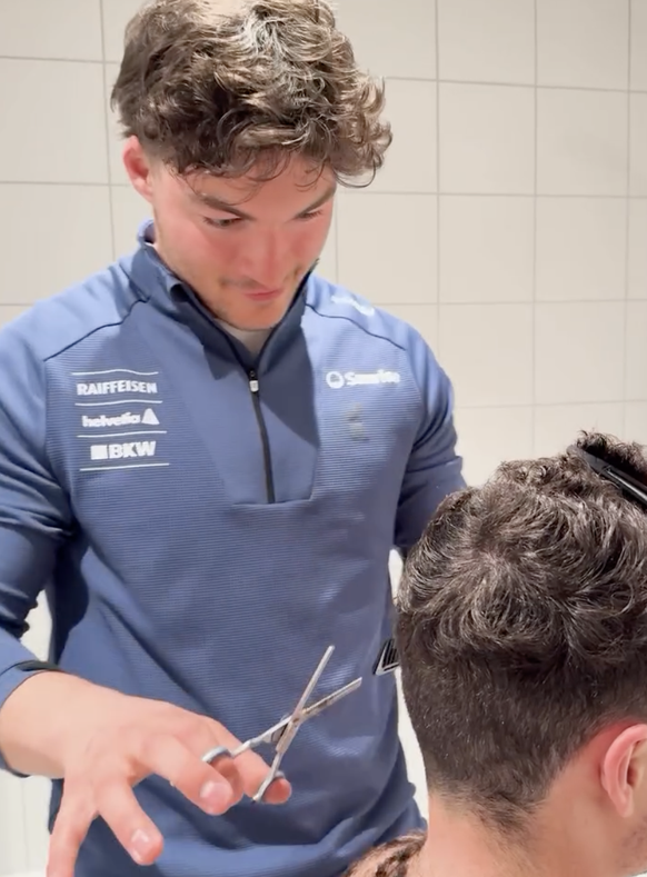 Alessio Miggiano, ciseaux à la main.