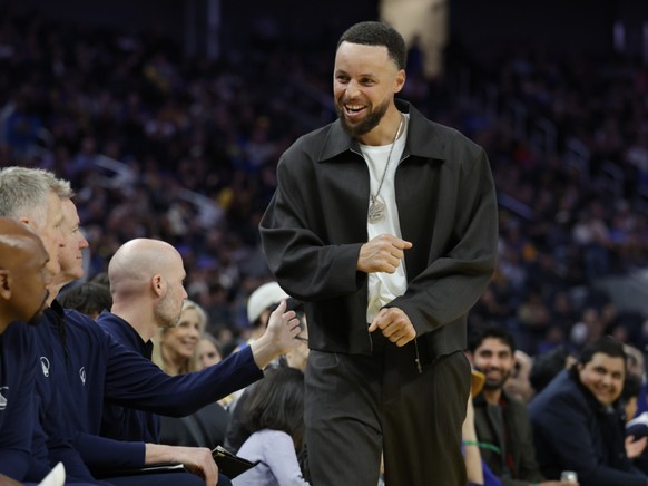 Le meneur des Warriors Stephen Curry a annoncé son retour après deux mois de convalescence.