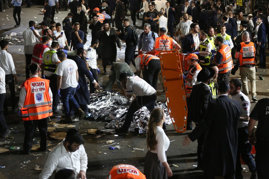 epa09168832 Israeli security officials and rescuers inspect the dead bodies of dozens of Ultra-Orthodox Jews who died during an event at a revelry complex during Lag Ba&#039;Omer; in Mount Meron, Isra ...