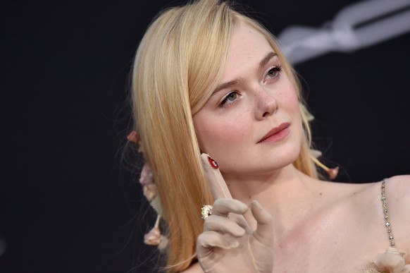 LOS ANGELES, CALIFORNIA - SEPTEMBER 30: Elle Fanning attends the World Premiere of Disney&#039;s “Maleficent: Mistress of Evil&quot; at El Capitan Theatre on September 30, 2019 in Los Angeles, Califor ...