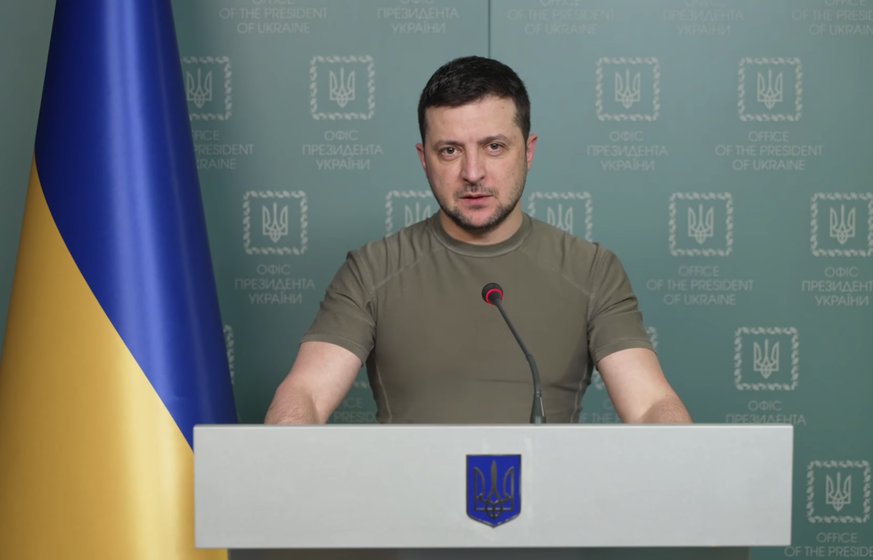 «Zelensky fait de sa communication un show au service de sa cause»