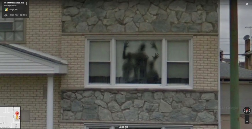 Merkwürdiges Zeug auf Google Street View 
https://www.cnet.com/pictures/crazy-images-caught-on-google-street-view/
