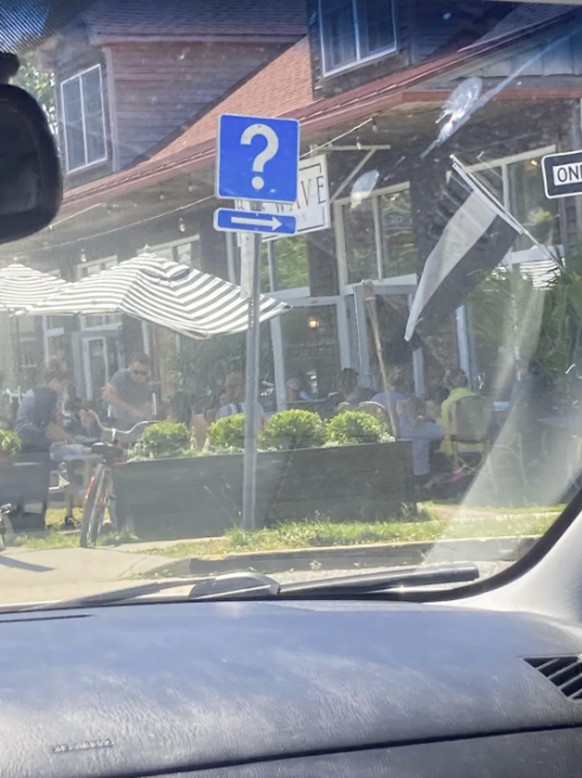 Verwirrende Strassenschilder