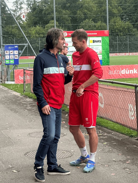 Fabian Frei en compagnie d'Andreas Mösli, responsable communication du FC Winterthour. C'est l'un des nombreux visages qu'il connaît.