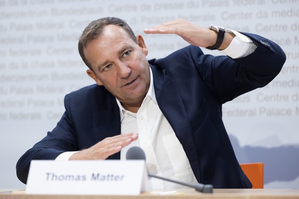 Thomas Matter, Nationalrat SVP-ZH, spricht waehrend einer Medienkonferenz zur Reform der Verrechnungssteuer, am Dienstag, 23. August 2022 in Bern. (KEYSTONE/Peter Klaunzer)