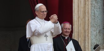 Serrer la main du pape? C'est 500 000 francs 