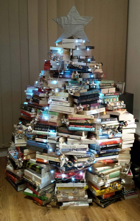 Weihnachtsbaum aus Büchern