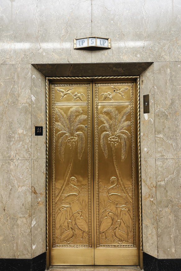 L'un des ascenseurs du vénérable building de 85 ans.