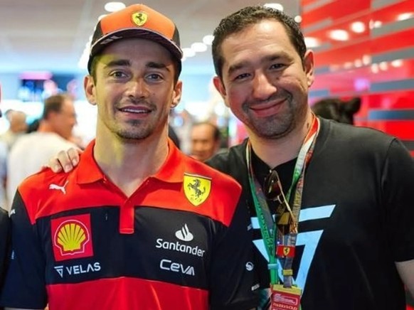 Farkhad Shagulyamov (à droite) et le pilote Ferrari Charles Leclerc.