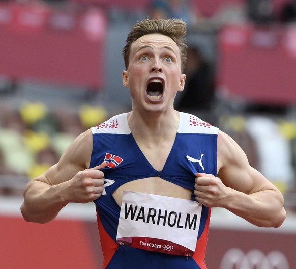 epa09389301 Karsten Warholm of Norway celebrates after winning the Men&#039;s 400m Hurdles final at the Athletics events of the Tokyo 2020 Olympic Games at the Olympic Stadium in Tokyo, Japan, 03 Augu ...