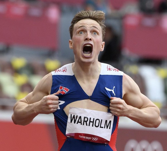 epa09389301 Karsten Warholm of Norway celebrates after winning the Men&#039;s 400m Hurdles final at the Athletics events of the Tokyo 2020 Olympic Games at the Olympic Stadium in Tokyo, Japan, 03 Augu ...