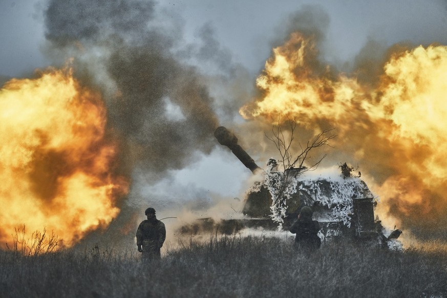 L&#039;artillerie ukrainienne en action dans l&#039;est du pays.