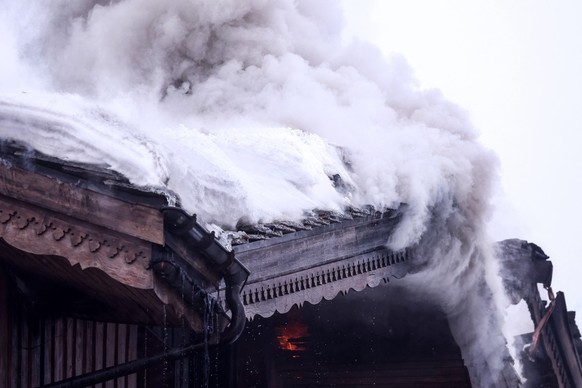 Gros incendie de l'hôtel Grandes-Alpes à Courchevel, en France.