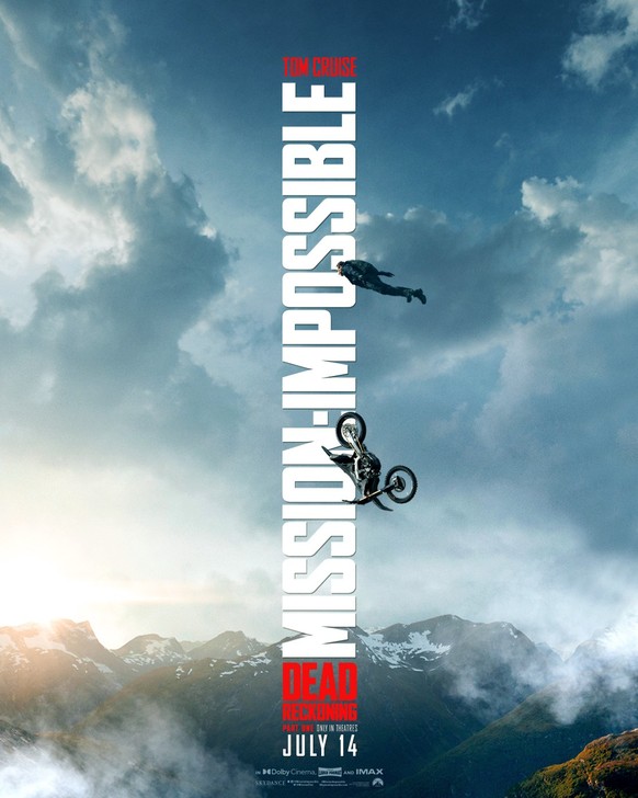 Tom Cruise est visiblement très fier de son saut en moto.