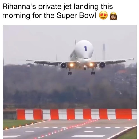 Le jet privé de Rihanna qui atterrit ce matin pour le Super Bowl, #Megamind.
