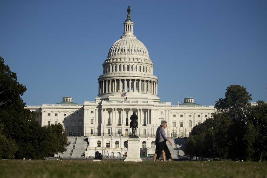 epa09537729 The United States Capitol Building is seen in Washington, DC, USA, 21 October 2021. The House of Representatives voted to hold former White House strategist in the Trump administration, St ...